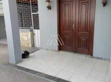 Casa · 3 Quartos · 2 Vagas · Vendo casa comercial em Itaúna em excelente localização no centro!