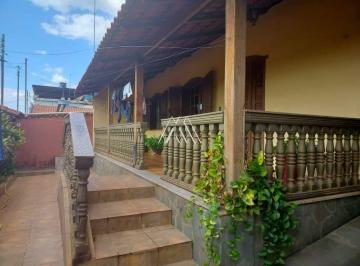 Casa · 400m² · 3 Quartos · 3 Vagas · Vendo casa em Itaúna em excelente localização!