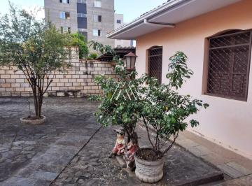 Casa · 669m² · 8 Quartos · 4 Vagas · Vendo casa em Itaúna em excelente localização!