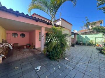 Casa · 235m² · 4 Quartos · Vendo casa no Cerqueira Lima com amplo espaço!