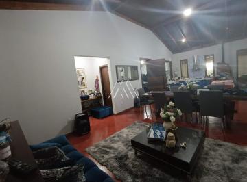 Casa · 300m² · 2 Quartos · 2 Vagas · Vendo casa em Itaúna em excelente localização!
