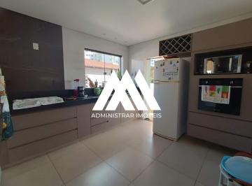 Casa · 221m² · 8 Quartos · 2 Vagas · Vendo casa em Itaúna em excelente localização!