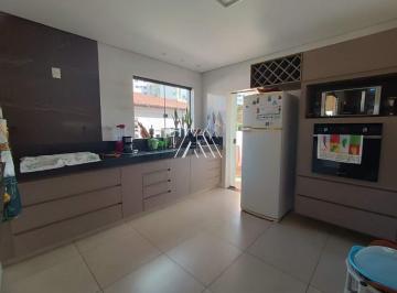 Casa · 221m² · 8 Quartos · 2 Vagas · Vendo casa em Itaúna em excelente localização!