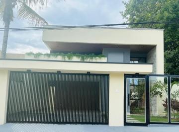 Casa de 3 quartos, Vicente Pires · Linda casa com 308m² e 3 suítes na Rua 4 de Vicente Pires