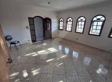 Casa · 204m² · 4 Vagas · Sobrado comercial com 3 quartos, sala, cozinha, banheiro e 4 vagas de garagem