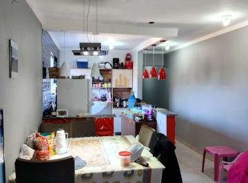 Casa · 137m² · 3 Quartos · 2 Vagas · Casa à venda com 3 dormitórios(1 suíte) por R$ 410.000,00