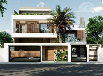Casa · 258m² · 3 Quartos · 4 Vagas · Amplo sobrado de Alto Padrão em Caiobá!