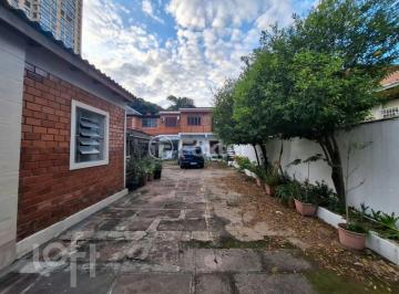a07f0c4e · Casa, 3 dormitórios, 252.29 m², em Centro