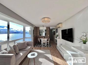 Living com vista mar · Apartamento com 2 dormitórios à venda, 90 m² por R$ 2.300.000,00 - Frente Mar - Balneário Camboriú/S