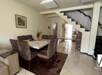 Foto 01 · Sobrado à venda em Balneário Camboriú-SC, Nova Esperança: 2 quartos, 2 suítes, 1 sala, 2 banheiros, 
