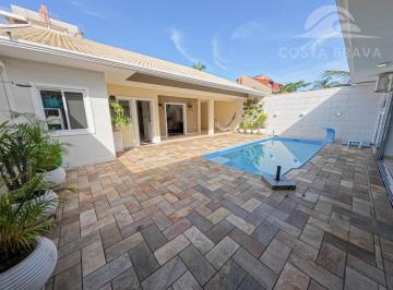 Casa · 329m² · 6 Quartos · 4 Vagas · Ampla casa de alto padrão em região nobre de Caiobá