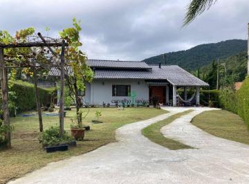 c4acafcc6bb5eb4057bc69a20d351a2eca119ca0 · Casa com 3 dormitórios à venda, 118 m² por R$ 890.000,00 - Albuquerque - Teresópolis/RJ