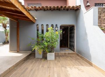 Casa · 220m² · 3 Quartos · Sobrado para venda com 3 quartos, sendo 1 suíte, 220m²