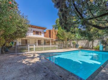 Casa · 485m² · 7 Quartos · 8 Vagas · Casa tipo para venda com 7 quartos, sendo 4 suítes, 485m²