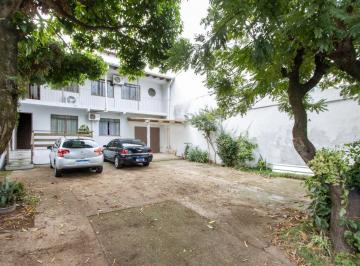 Casa · 181m² · 4 Quartos · 4 Vagas · Casa ampla de 2 pavimentos com 4 dormitórios, 1 suite e 4 vagas no bairro Santa Tereza!