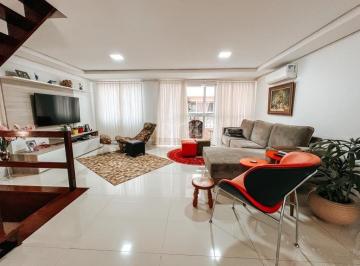 Casa · 234m² · 3 Quartos · 2 Vagas · Casa em Condomínio em Pedra Redonda
