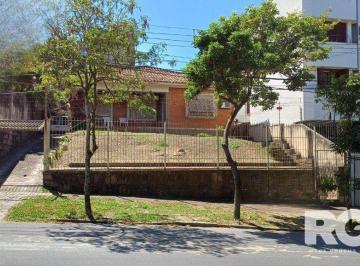 Casa · 205m² · 3 Quartos · 4 Vagas · Casa em Petrópolis