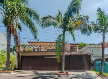 Casa · 214m² · 3 Quartos · 8 Vagas · Excelente casa a venda no bairro Ipanema, 3 dormitórios com suíte e 8 vagas de garagem!