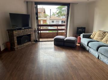Casa de 3 quartos, Porto Alegre · Casa com 03 quartos e 02 vagas de garagem