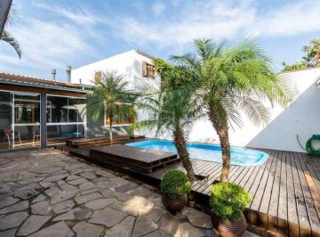 Casa · 250m² · 2 Quartos · 2 Vagas · Casa de 2 dormitórios com piscina no bairro Lomba do Pinheiro