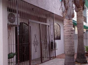 Casa · 76m² · 3 Quartos · 4 Vagas · Casa térrea, 3 dormitórios, 1 suíte, living para 2 ambientes, cozinha, pátio, 2 banheiros e 4 vagas