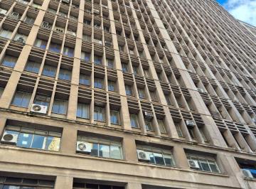 Comercial · 61m² · 2 Quartos · Sala em andar alto, desocupada