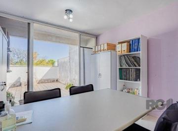 Comercial · 79m² · Excelente cobertura comercial de 79m² com 2 banheiros.