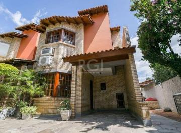 Casa · 154m² · 3 Quartos · 3 Vagas · Casa de 147m² - 3 dormitórios, 1 suíte, churrasqueira, pátio com piscina e 3 vagas de garagem no Gua