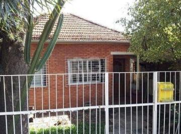 Casa · 99m² · 3 Quartos · 2 Vagas · Casa para Venda - 80m², 3 dormitórios, sendo 1 suites, 2 vagas - Teresópolis