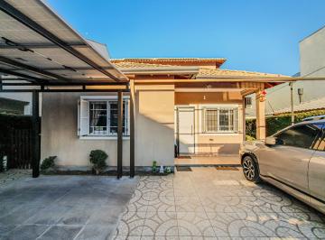 Casa de 5 quartos, Porto Alegre · Casa em Porto Alegre, no bairro Hípica, com 5 dormitório(s), e 5 banheiros, à venda.