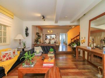 Casa · 599m² · 4 Quartos · 4 Vagas · casa Living para 3 ambientes com lavabo, cozinha com pia e armários planejados