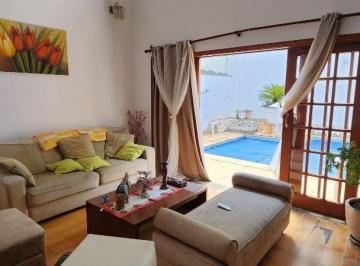 ce767cbfb0b442be251e637840d5efa5397e9198 · Sobrado à Venda no Bairro Santa Rosália – 5 Dormitórios, Piscina e Espaço Gourmet | Próximo à Av. Do