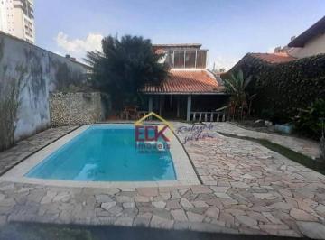186cf89678ef082b7e32f0f4177d01721f2c7668 · Casa ampla com excelente localização