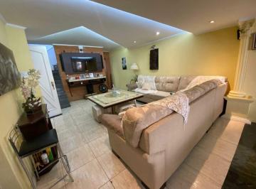 Casa · 200m² · 3 Quartos · 2 Vagas · Sobrado a venda próximo ao metrô Penha