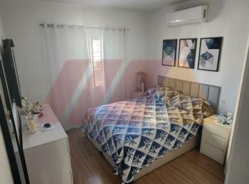 Casa · 180m² · 3 Quartos · 2 Vagas · Sobrado a venda com 3 dormitórios ,1 suíte e 2 vagas de garagem em Vila Aurora