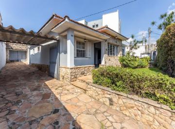 952c513a-e873-4035-8ed0-63cae89de63f · Aconchegante casa para venda em Vila Sônia com 6 quartos, 298m²