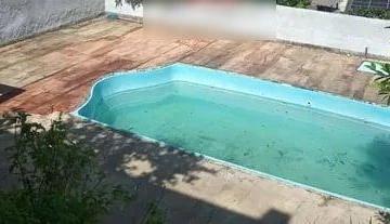 Casa de 6 quartos, Macaé · Casa com 385 m² com 6 quartos em Imbetiba - Macaé - RJ