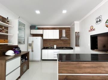 Foto 09 · Casa à venda na cidade de Blumenau, no bairro Ponta Aguda com 3 quartos, 2 suítes, 3 banheiros, 6 va