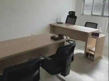 Comercial de 2 quartos, Macaé · Oportunidade Sala no Centro de Macaé com mobilia, split,