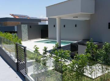 Casa de 3 quartos, Macaé · Casa Vale dos Cristais condomínio
