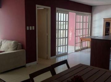 Casa · 360m² · 3 Quartos · 4 Vagas · Sobrado com, 3 quartos sendo 1 suíte com hidro, no bairro Glória.