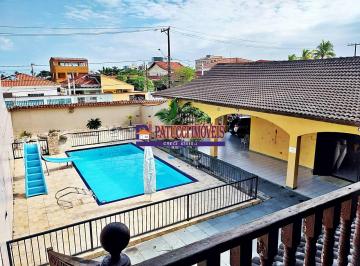 Casa · 336m² · 5 Quartos · 6 Vagas · Oportunidade Única! Casa Ampla Mobiliada com Piscina a Poucos Passos do Mar