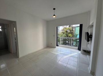Apartamento · 2 Quartos · 1 Vaga · Apartamento semimobiliado para locação anual na Avenida Brasil em Balneário Camboriú