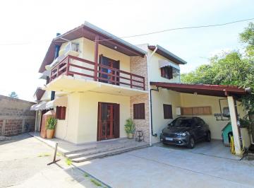 Casa · 332m² · 3 Quartos · 3 Vagas · Duas casas em meio a muita natureza