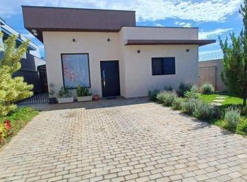 Casa · 153m² · 3 Quartos · 2 Vagas · Linda Casa Térrea com 3 Quartos, Suíte e Edícula à Venda em Atibaia