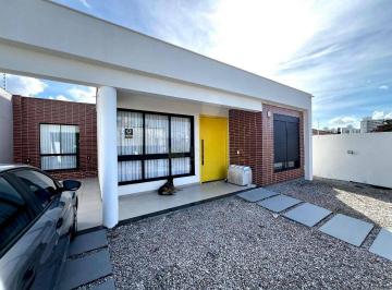 70973a7e05409e3125e100d2a621f87f989ca202 · À venda | Novo, 140 m², 3 quartos, closet, área gourmet com churrasqueira e 2 vagas de garagem - Jar