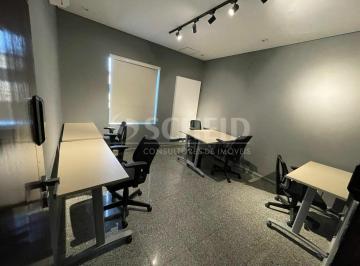 Comercial · 14m² · Sala comercial p/ locação, 14m², até 8 pessoas, com mesas e cadeiras, ar cond. e serviços incluídos.