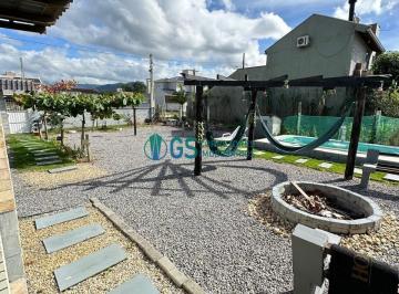 Casa · 95m² · 1 Quarto · 1 Vaga · Casa com 2 Kitnets, Piscina e Ampla Área Externa Á Venda na Enseada da Pinheira