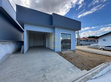 Casa · 74m² · 2 Quartos · 1 Vaga · Imóvel aconchegante com churrasqueira na Araponguinhas