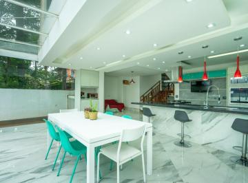 IMG_20260606_185210_000.jpeg · Agradável casa para venda em Jardim Leonor com 7 quartos, sendo 5 suítes, 800m² - remaxfront#UAO6C